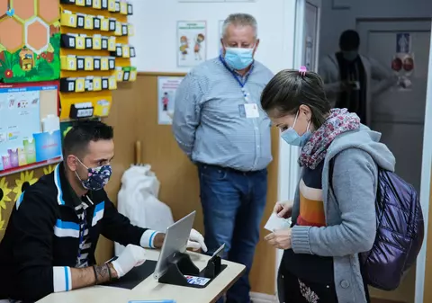 Cartea de identitate electronică nu e obligatorie, însă cu actualul document nu se va mai putea călători în străinătate