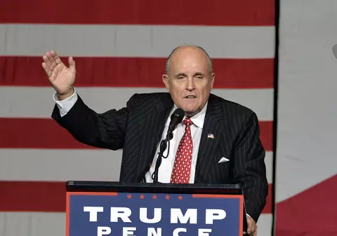 Fostul avocat al lui Trump, Rudy Giuliani, a primit Zmeura de Aur pentru apariția din Borat 2