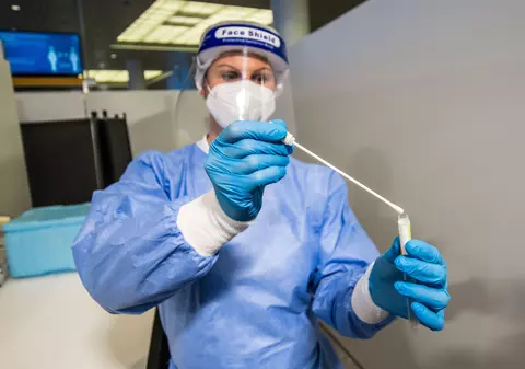 Mesajul lui Valeriu Gheorghiță după confirmarea unui caz COVID cu mutație care reduce eficiența vaccinurilor