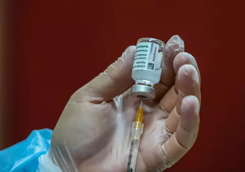 Cea mai mare tranșă de vaccinuri de la compania AstraZeneca sosește marți în România