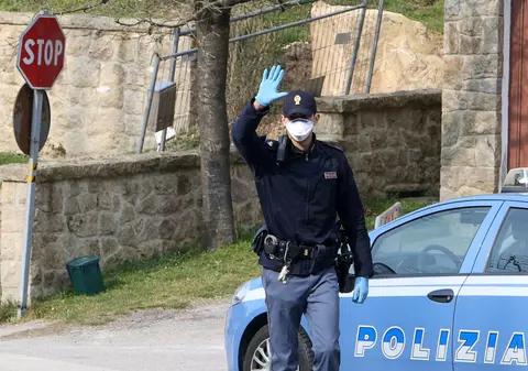 Misterul italienilor „superimuni” la virus, găsiți în orășelul lovit de primul val COVID din Europa