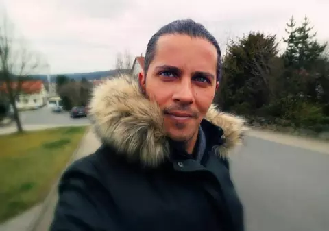 Lucian Viziru n-a mai venit în România de patru ani. E în Germania și duce dorul actoriei: "Mi-e dor de un studio de înregistrări"