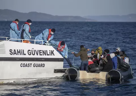 Două vase cu migranți s-au scufundat în Marea Egee. Cel puțin 14 oameni au murit. Atena critică Ankara pentru zecile de morți din mare