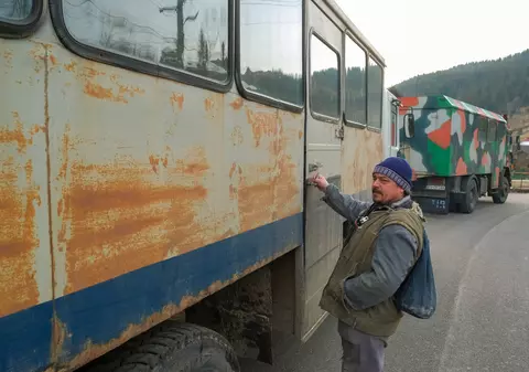 „Suntem prea mici pentru războiul ăsta”. Cum arată viitorul pentru minerii de la Crucea, unde se exploatează uraniu