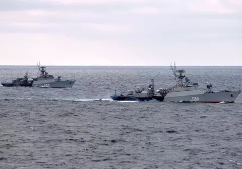 Rusia mută nave în Marea Neagră și trupe în Transnistria, sporind forța militară din jurul Ucrainei
