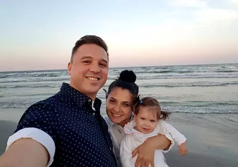 Piticu’ de la Simplu va deveni tată pentru a doua oară. Cum se simte soția lui. „O să am două fetițe”