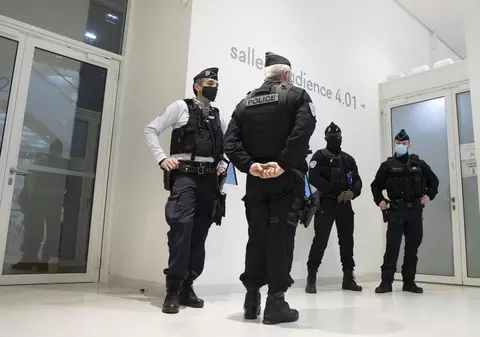 Hoți înarmați au furat bijuterii de 100.000 de euro dintr-un hotel de lux din Paris