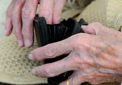 O pensionară din Italia și-a exclus rudele din testament și a lăsat moștenire 5 milioane de euro unor nevoiași