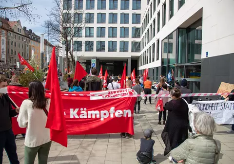 Mișcarea „zero-COVID”: Sute de germani au cerut în stradă restricții mai dure anti-COVID