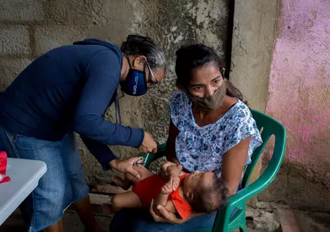 Un vaccin împotriva malariei, boală care ucide 400.000 de oameni anual, a fost testat cu succes