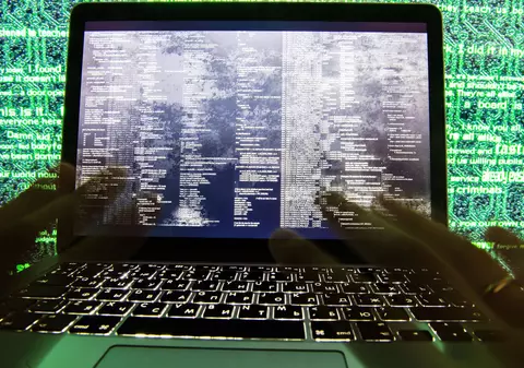 Apple, șantajată de un grup de hackeri ruși. Pentru ce vor aceștia 50 de milioane de dolari