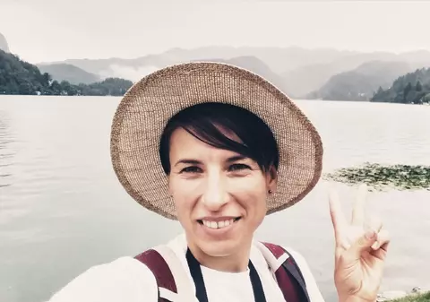 O profesoară din Vrancea vizitează elevii care au abandonat școala, ca să-i readucă la ore: „E șansa lor să-și schimbe viitorul”