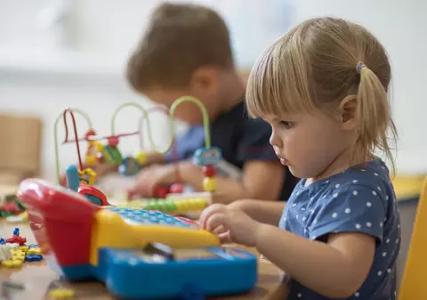 Cinci spații puse la dispoziție în Capitală, pe timpul vacanței, pentru copiii cu părinţi la serviciu