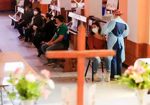 Cum a ajuns Chile la o explozie de cazuri de COVID, în ciuda unei campanii avansate de vaccinare