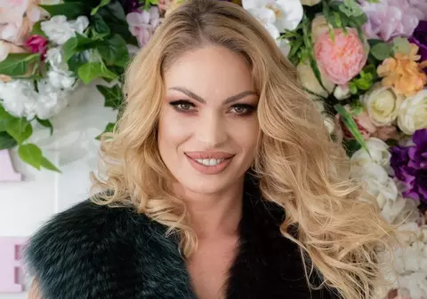 Valentina Pelinel, o mamă modernă. A apărut în fustă mini și cu tocuri înalte