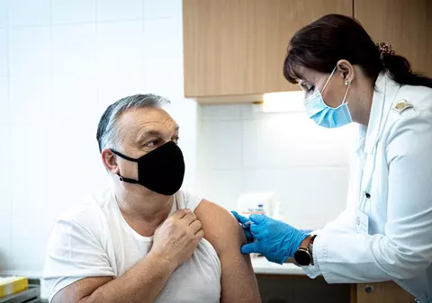 Cu o populație de două ori mai mică decât a României, Ungaria vaccinează peste 100.000 de oameni pe zi, dublu față de noi