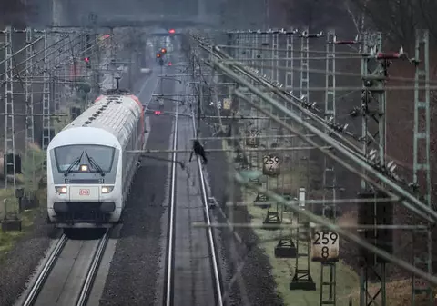 Tren din Germania, oprit și evacuat din cauza unui călător care avea COVID