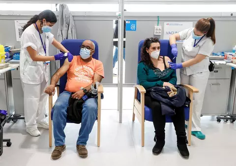 UE este pe cale să rateze ținta de vaccinare a 70% din populație în vară