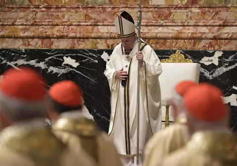 „Să nu ne pierdem niciodată speranţa”. Mesajul Papei către credincioșii ținuți din nou în case de noul val COVID