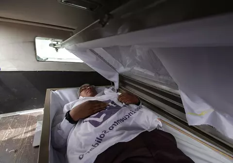 Un candidat la alegerile regionale din Mexic și-a lansat campania electorală dintr-un sicriu