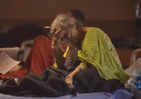 India înregistrează din nou un record global de infectări cu COVID: peste 375.000 de cazuri într-o singură zi