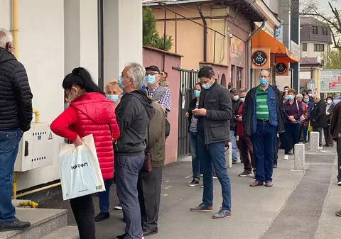 Procesul de vaccinare, blocat câteva ore după ce a picat platforma care ține evidența persoanelor imunizate. Explicația lui Valeriu Gheorghiță