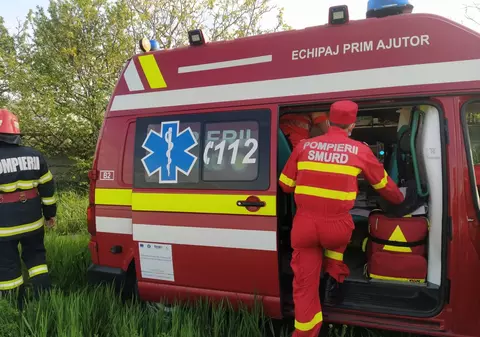 Un bărbat din Arad s-a înjunghiat cu un cuțit apoi s-a aruncat de la etajul șase