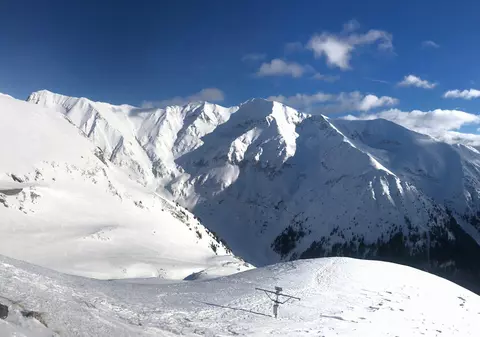 Risc de avalanșă în Munții Făgăraș. Strat de zăpadă de aproape 140 de centimetri la Bâlea Lac