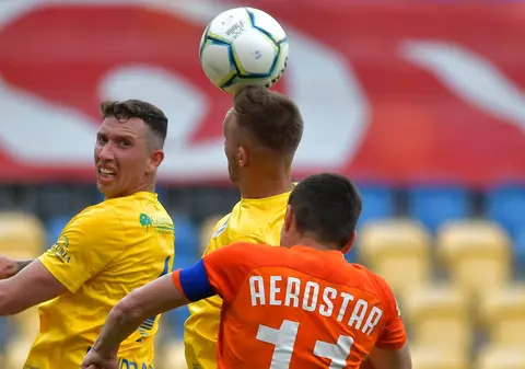 Fotbalist legitimat la un club din România, lăsat fără 40.000 de euro, după ce cardul i-a fost clonat