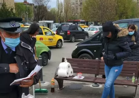 Persoane prinse de polițiști în timp ce aruncau coji de semințe pe jos în sectorul 5, puse să măture