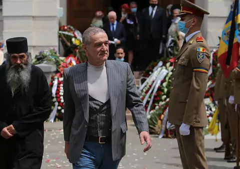 Gigi Becali a împărțit bani după înmormântarea lui Ion Dichiseanu