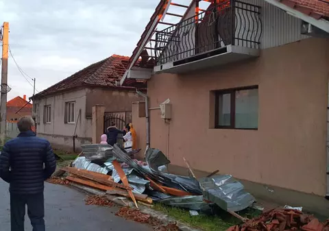 Cum arată o localitate din Bihor după furtună. Zeci de case au fost distruse