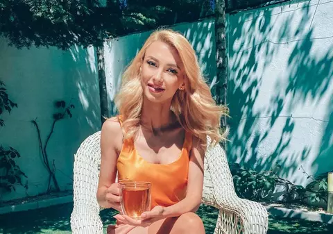 Andreea Bălan, în costum de baie pe plajele din Dubai. „Vă țin la curent. Sunt foarte fericită”