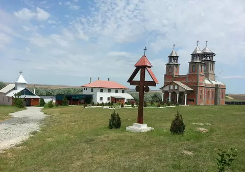 Starețul unei mănăstiri din Arhiepiscopia Tomisului a rămas fără titlul de doctor din cauză că a plagiat