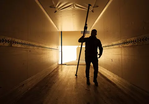 Românii din diaspora și viața lor departe de casă, într-un proiect expus la Bienala de la Veneția