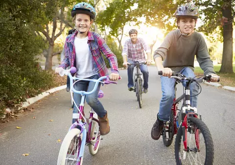 Un activist ieșean vrea ca toți copiii din oraș să meargă la școală pe bicicletă. Planul său pentru următorii 10 ani