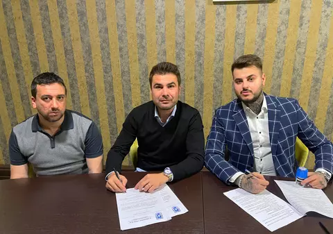 Adrian Mutu a semnat cu FC U Craiova un contract pe doi ani