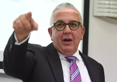 Domnul Volintiru, un băiat deștept din petrol și gaze, lăsat moștenire de Dinu Patriciu