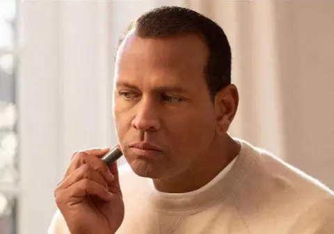 Fostul iubit al lui Jennifer Lopez vinde produse de machiaj pentru bărbați