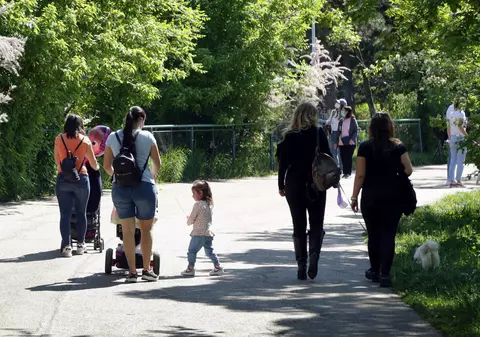 Șase județe fără niciun caz nou de coronavirus. Rata de infectare continuă să scadă