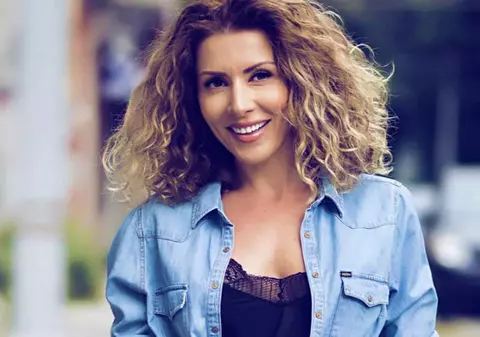 Cum arăta Carmen Brumă pe vremea când era asistentă TV. Avea 24 de ani