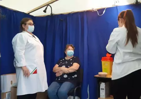 Cum a reușit un medic de familie dintr-o comună din Botoșani să vaccineze 180 de oameni în trei zile