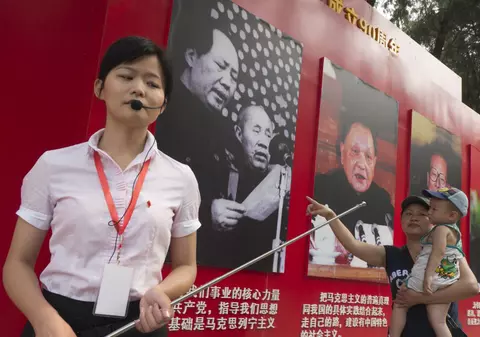 „Turismul roșu” din China: câștig economic, mândrie națională și îndoctrinare comunistă