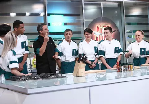 Cine este concurentul eliminat de la „Chefi la cuțite”. Tânărul făcea parte din echipa lui Sorin Bontea