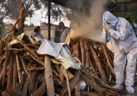 OMS clasează tulpina indiană a coronavirusului drept ”îngrijorătoare”. Este ”mai contagioasă” și rezistentă la vaccinuri