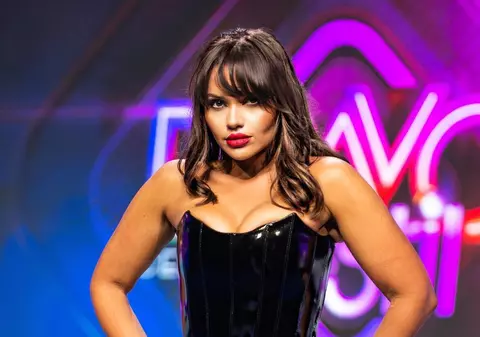 Cristina Șișcanu, criticată după ce a pozat în costum de baie. „Nu apari așa dacă îți respecți soțul”