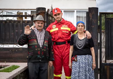 REPORTAJ. Acasă la primul bulibașă care s-a vaccinat: „Și din comunitatea românilor au prins curaj când ne-au văzut pe noi“