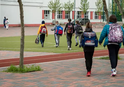 Decizia privind reluarea cursurilor care îi nemulțumește și pe elevi, și pe părinți, și pe profesori. „Ne-a pus unii împotriva celorlalți”