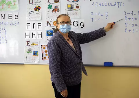 Ministrul educației a aflat câți profesori sunt vaccinați la 4 zile după ce a spus că „nimeni nu are datele”