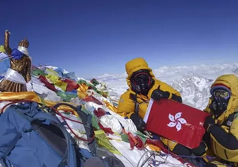 O alpinistă din Hong-Kong a devenit cea mai rapidă femeie care a escaladat Everestul. În câte ore a urcat pe „acoperișul lumii”